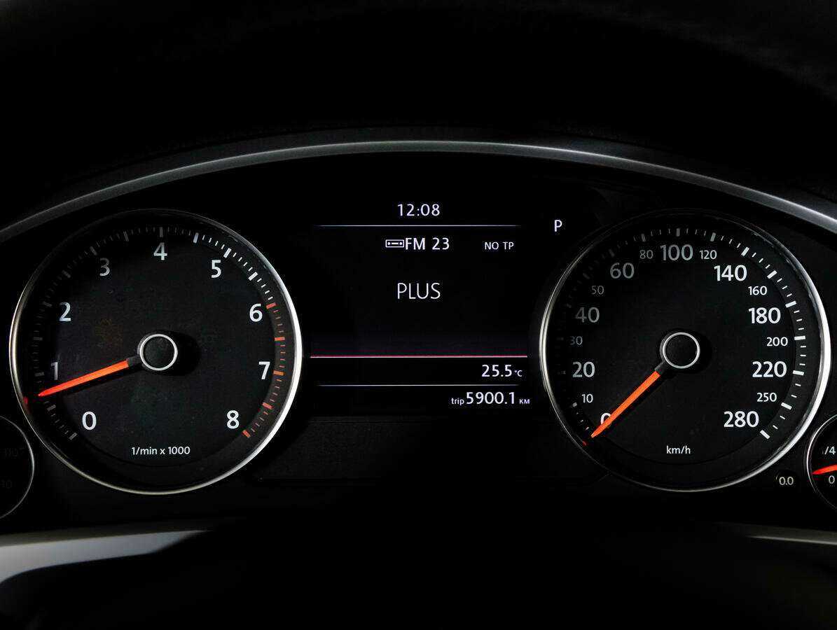 Купить Volkswagen Touareg, 2012, 229 375 км, фото №15