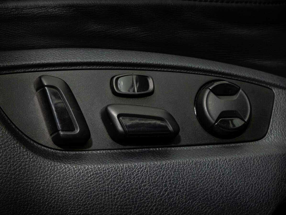 Купить Volkswagen Touareg, 2012, 229 375 км, фото №18