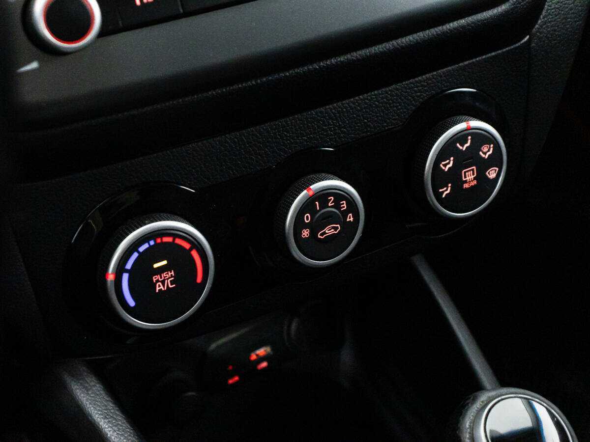 Купить Kia Rio, 2016, 140 429 км, фото №16