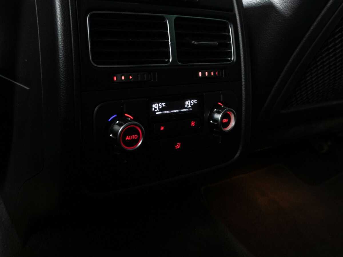 Купить Volkswagen Touareg, 2012, 329 160 км, фото №21