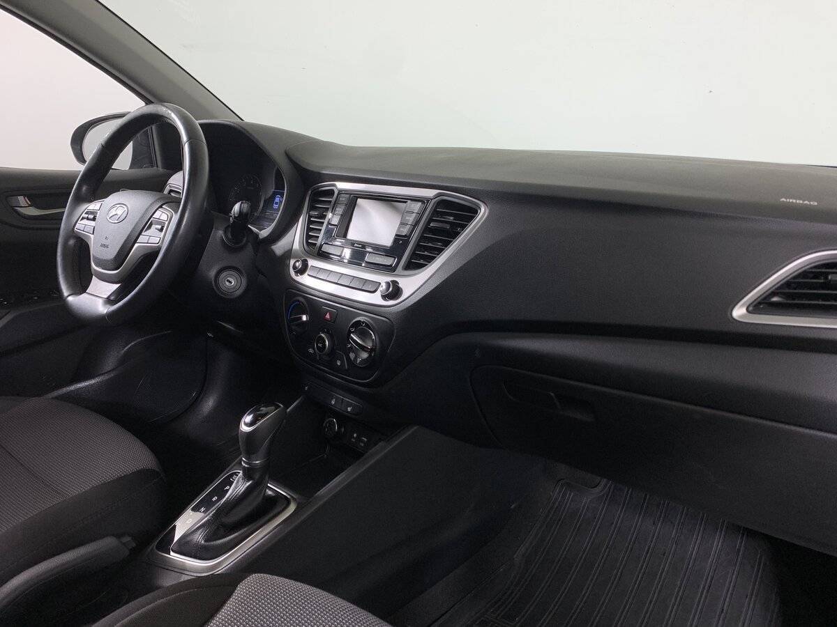 Купить Hyundai Solaris, 2017, 127 099 км, фото №13